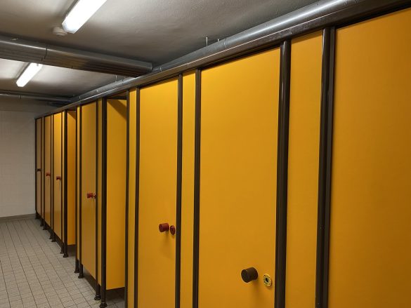 Erste Maßnahmen nur Schultoiletten-Aufwertung